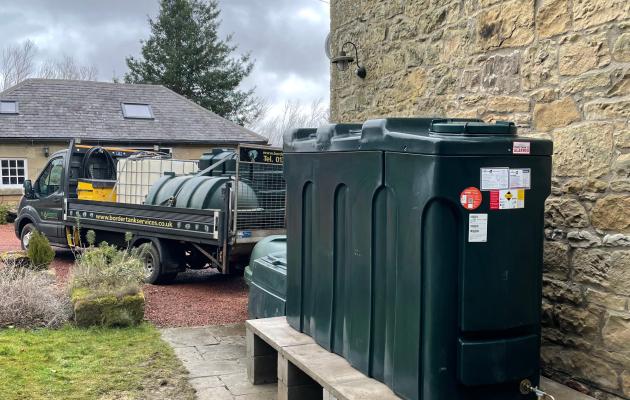 Replacing an oil tank